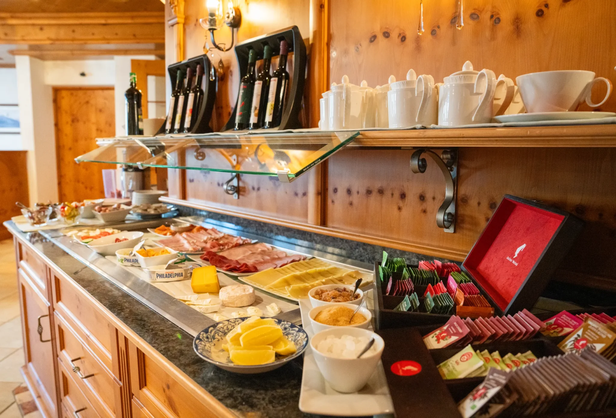 Frühstücksbuffet im Hotel Castel Ischgl
