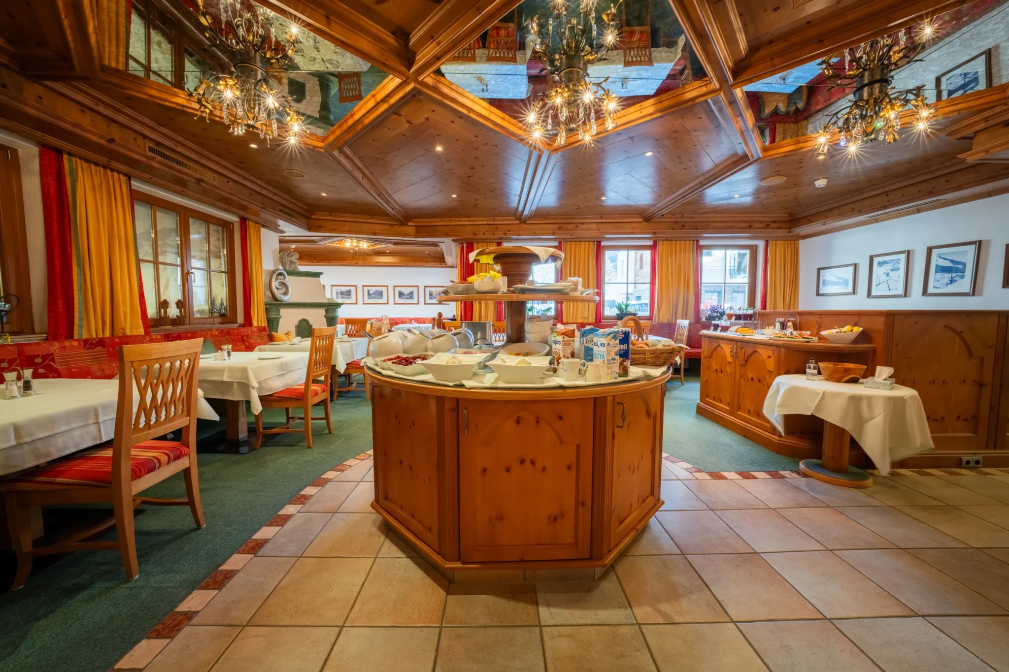 Frühstücksbuffet im Hotel Castel Ischgl