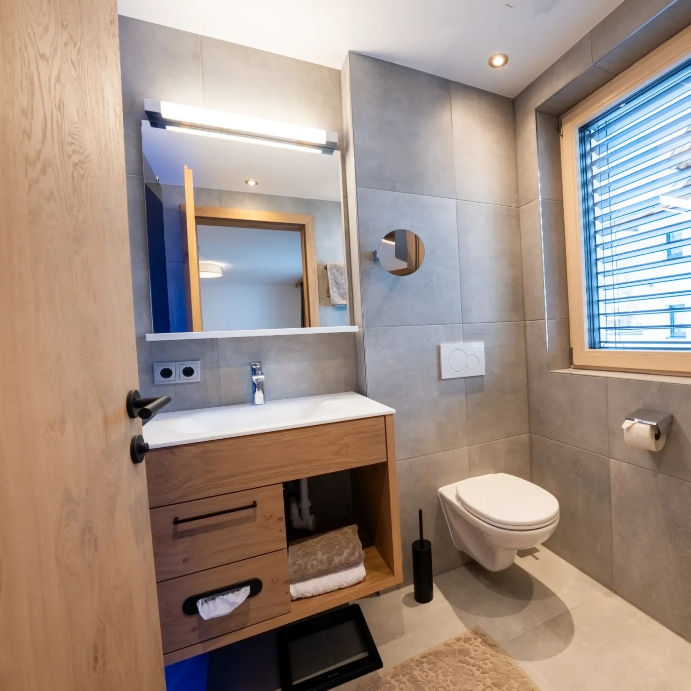 double-room-alpine-bathroom-hotel-castel-ischgl