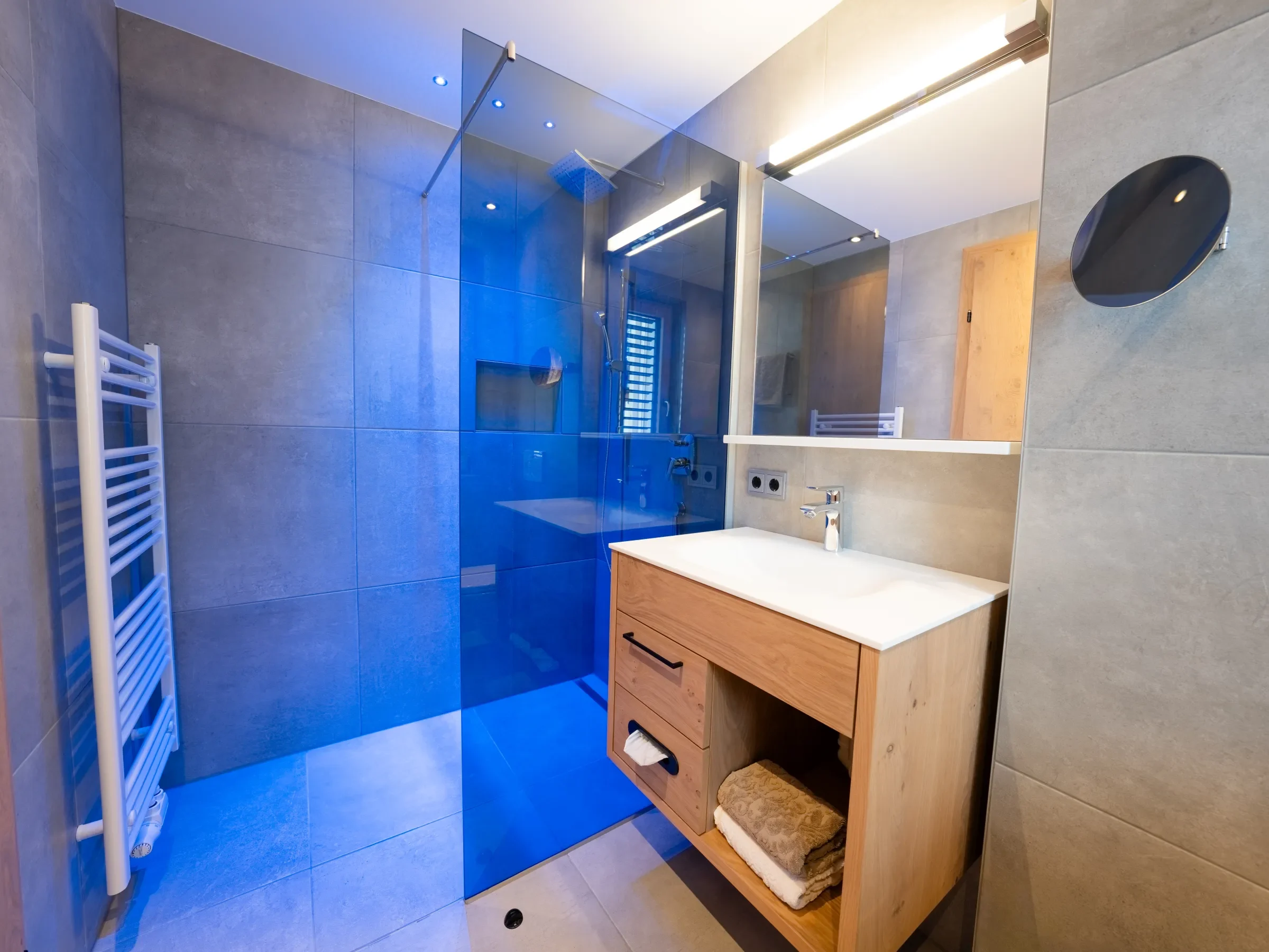 doppelzimmer-alpin-dusche-hotel-castel-ischgl