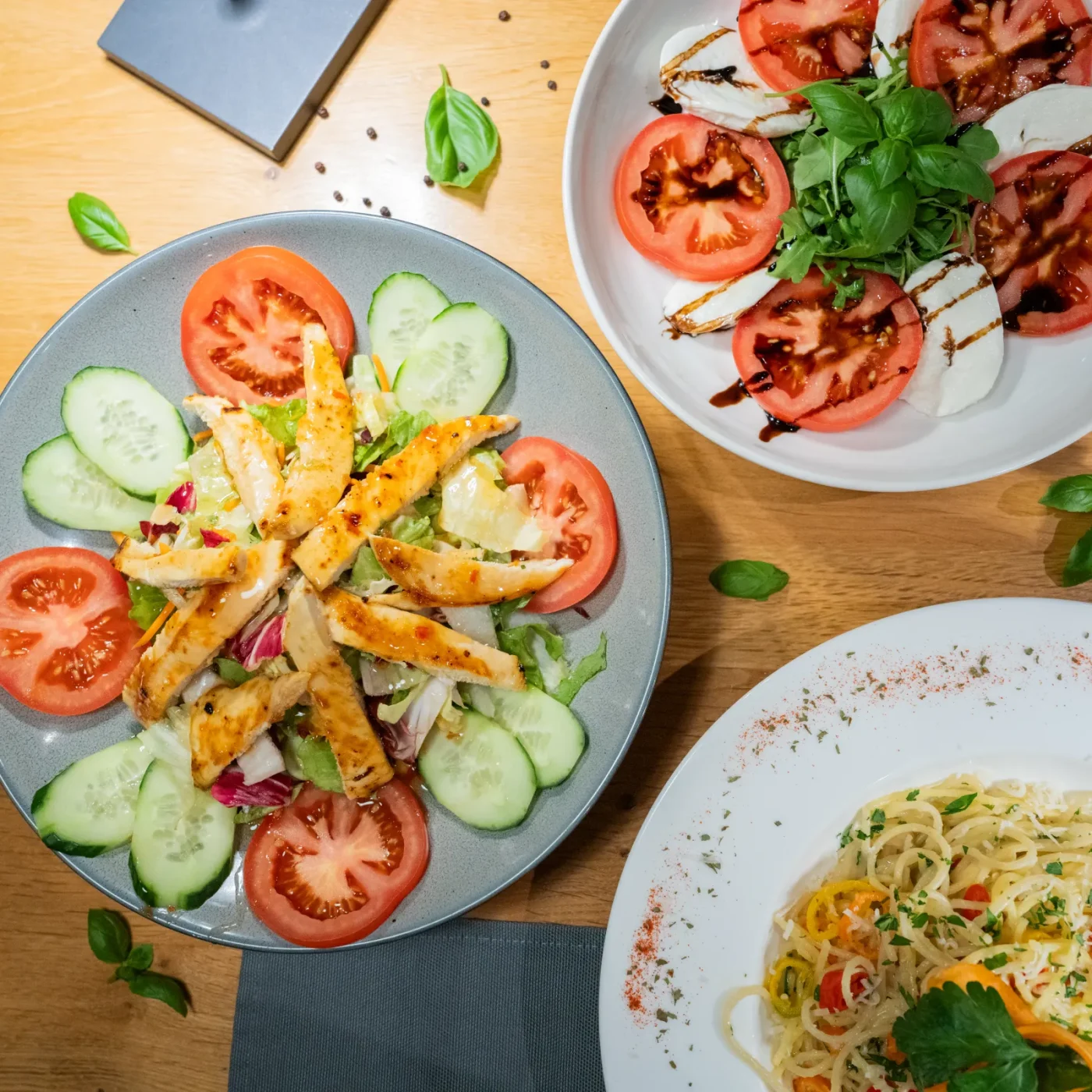 salat-caprese-pasta-hotel-castel-ischgl